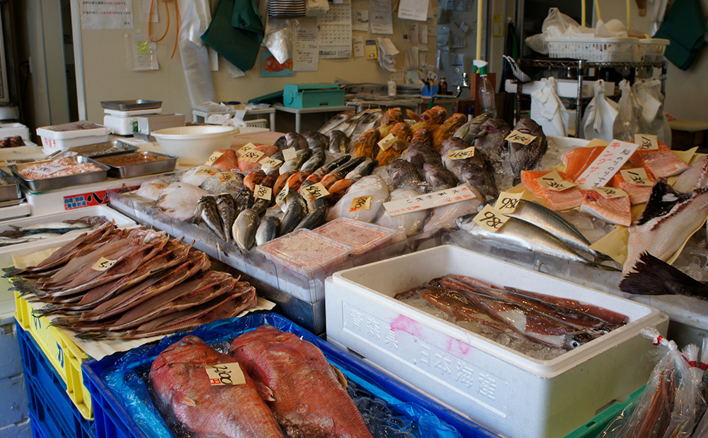 函館の食卓に並ぶ魚がいっぱい。